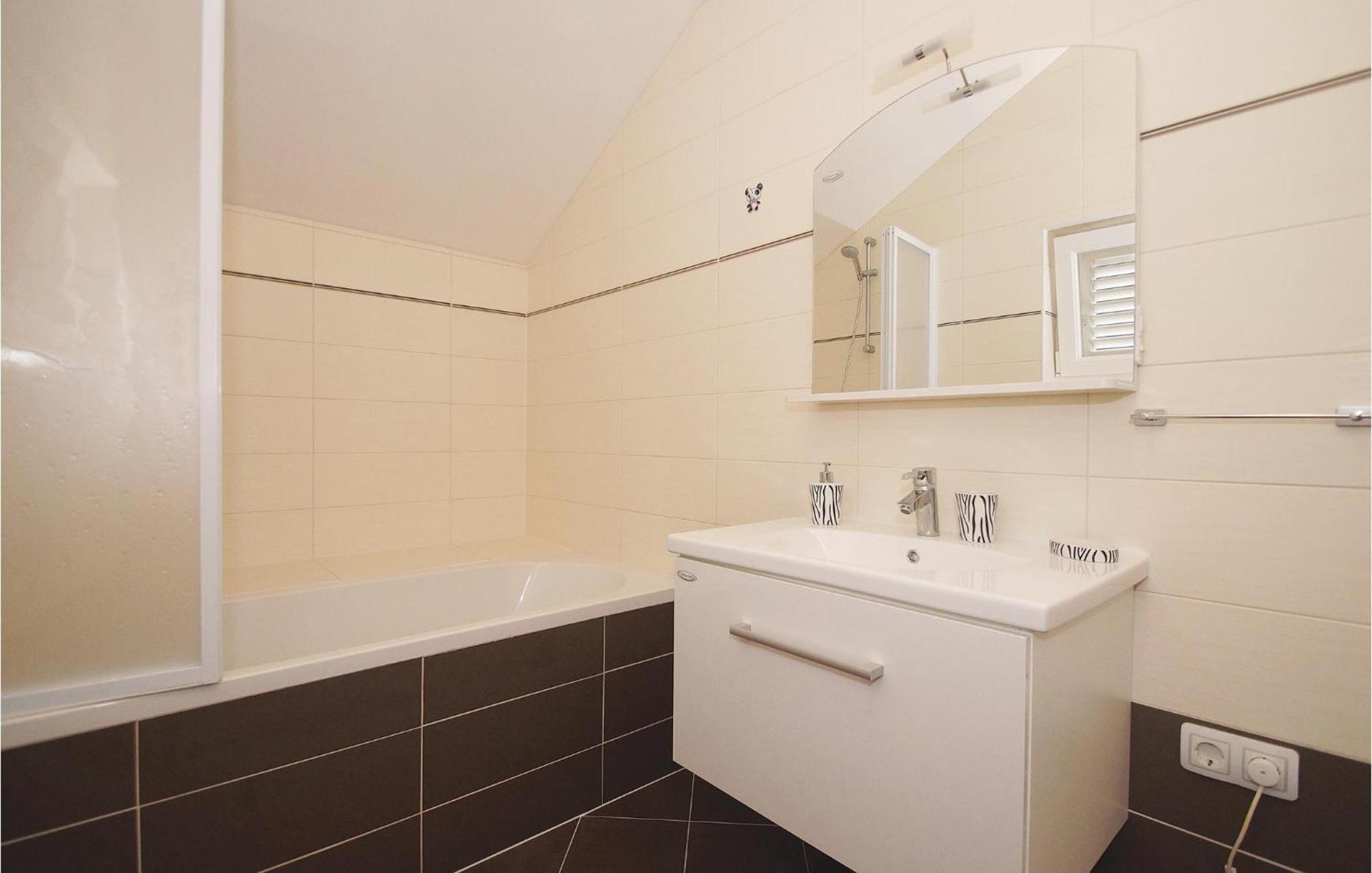 Awesome Apartment In Racisce With Wifi Esterno foto